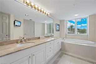 6849 Grenadier Blvd, Naples, FL 34108 - Photo 21