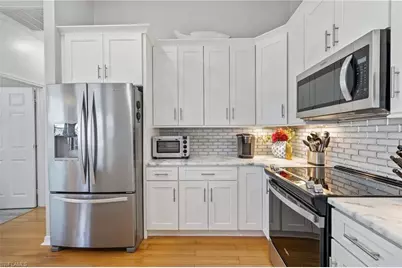 321 SE 31st St, Cape Coral, FL 33904 - Photo 9