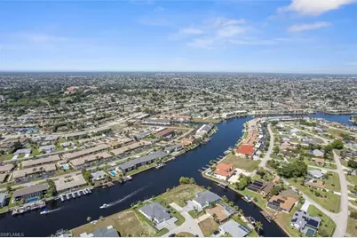 1105 SE 38th St, Cape Coral, FL 33904 - Photo 13