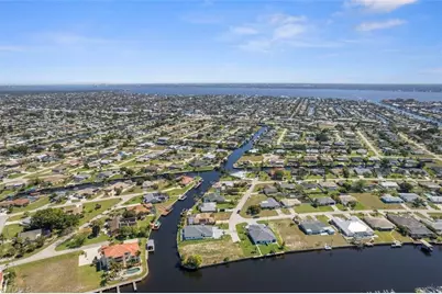 1107 SE 38th St, Cape Coral, FL 33904 - Photo 9