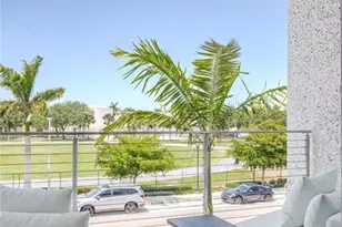 201 8th St S, Naples, FL 34102 - Photo 43