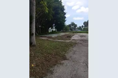 46 Derhenson Dr, Naples, FL 34114 - Photo 3