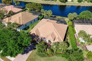 379 Cypress Way W, Naples, FL 34110 - Photo 5