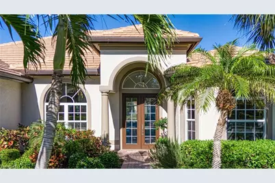 379 Cypress Way W, Naples, FL 34110 - Photo 3