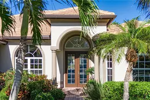 379 Cypress Way W, Naples, FL 34110 - Photo 3