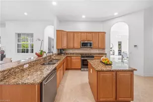 379 Cypress Way W, Naples, FL 34110 - Photo 17