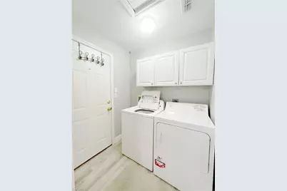 5390 Whitten Dr, Naples, FL 34104 - Photo 17