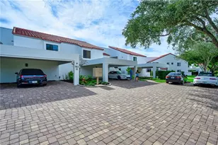 583 Beachwalk Cir, Naples, FL 34108 - Photo 3
