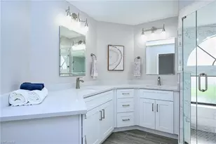 583 Beachwalk Cir, Naples, FL 34108 - Photo 17