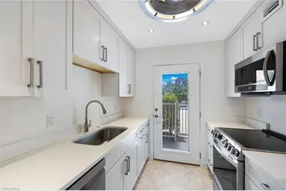 212 Banyan Blvd #212, Naples, FL 34102 - Photo 11