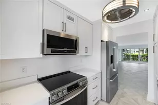 212 Banyan Blvd, Naples, FL 34102 - Photo 9