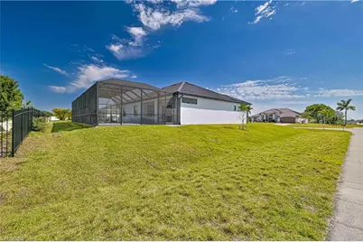 900 NW 12th Pl, Cape Coral, FL 33993 - Photo 3