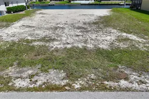 2517 SW 38th St, Cape Coral, FL 33914 - Photo 9