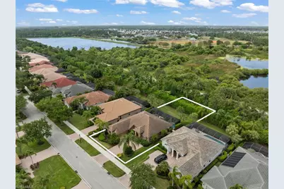 8888 Mustang Island Cir, Naples, FL 34113 - Photo 9