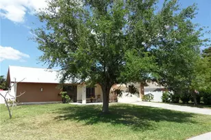 1216 SE 22nd Pl, Cape Coral, FL 33990 - Photo 3