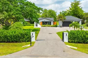 5237 Cherry Wood Dr, Naples, FL 34119 - Photo 5