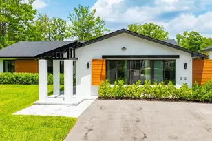 5237 Cherry Wood Dr, Naples, FL 34119 - Photo 3