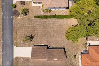 11264 Coimbra Ln, Bonita Springs, FL 34135 - Photo 9