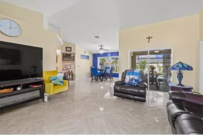 605 SE 22nd St, Cape Coral, FL 33990 - Photo 9