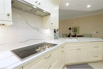 60 Seagate Dr #402, Naples, FL 34103 - Photo 9