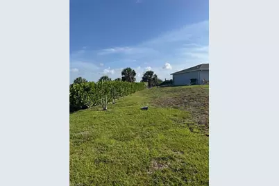 1046 Saturn Ct, Labelle, FL 33945 - Photo 7