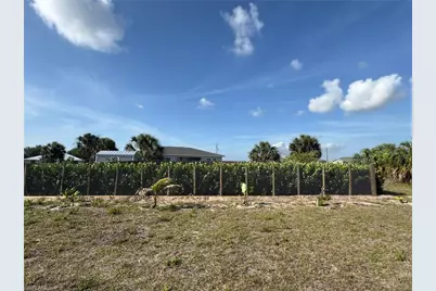 1046 Saturn Ct, Labelle, FL 33945 - Photo 9