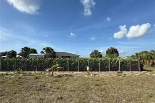 1046 Saturn Ct, Labelle, FL 33945 - Photo 9