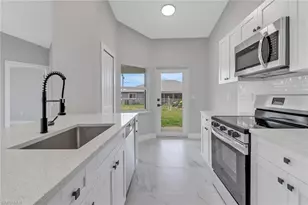 912-914 Ainsworth St W, Lehigh Acres, FL 33974 - Photo 9