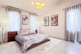 801 99th Ave N, Naples, FL 34108 - Photo 3