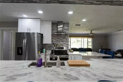 3388 E Riverside Dr, Fort Myers, FL 33916 - Photo 9