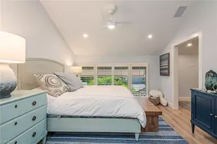 805 Pine Village Ln, Naples, FL 34108 - Photo 9