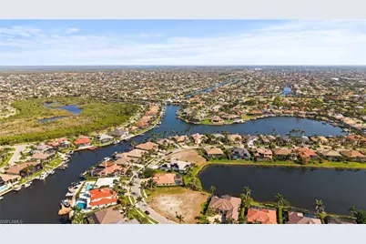 1922 Harbour Cir, Cape Coral, FL 33914 - Photo 9