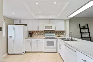 138 Cypress Way E, Naples, FL 34110 - Photo 5