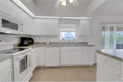 622 NE 12th St, Cape Coral, FL 33909 - Photo 7