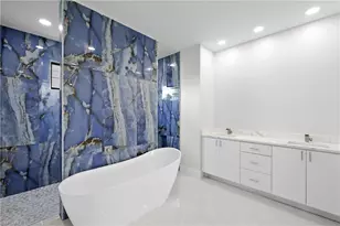 909 SW 11th Ct, Cape Coral, FL 33991 - Photo 17