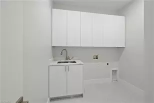 909 SW 11th Ct, Cape Coral, FL 33991 - Photo 21