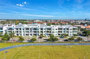 201 8th St S, Naples, FL 34102 - Photo 43