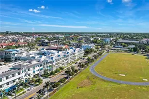 201 8th St S, Naples, FL 34102 - Photo 45
