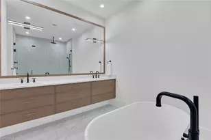 201 8th St S, Naples, FL 34102 - Photo 19