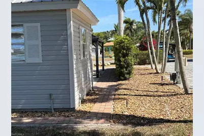 10130 Shadowood Ct, Fort Myers, FL 33905 - Photo 9