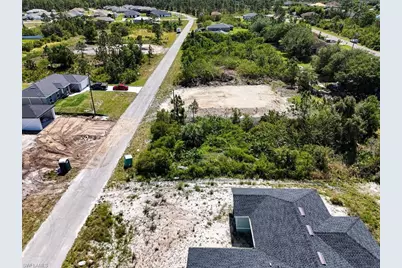 421 Yolanda St, Lehigh Acres, FL 33972 - Photo 5