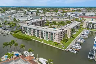 805 River Point Dr, Naples, FL 34102 - Photo 11