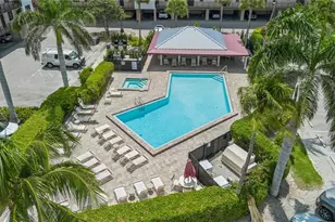 805 River Point Dr, Naples, FL 34102 - Photo 13