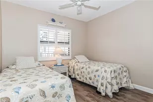 805 River Point Dr, Naples, FL 34102 - Photo 9