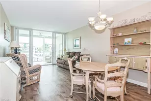 805 River Point Dr, Naples, FL 34102 - Photo 3