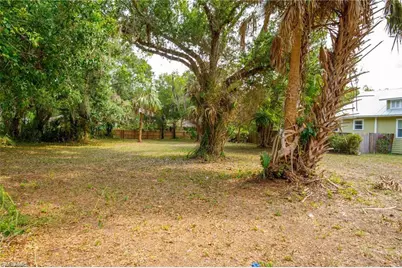 2753 2nd St, Fort Myers, FL 33916 - Photo 3