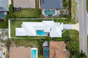 10842 Vanderbilt Dr, Naples, FL 34108 - Photo 27