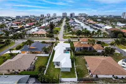 10842 Vanderbilt Dr, Naples, FL 34108 - Photo 29