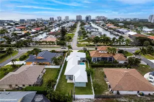 10842 Vanderbilt Dr, Naples, FL 34108 - Photo 29