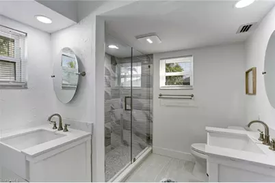 10842 Vanderbilt Dr, Naples, FL 34108 - Photo 11